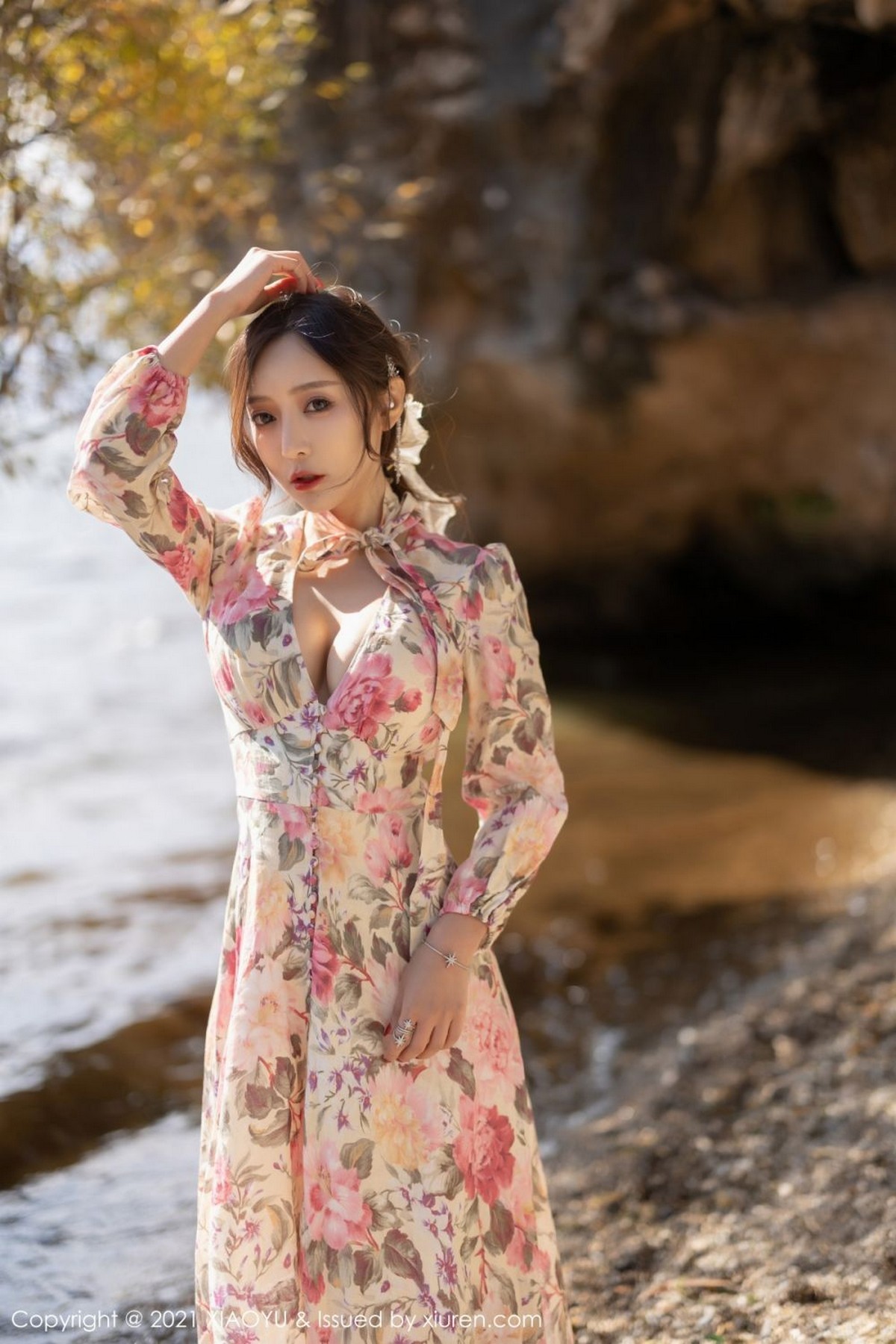 Jpxgyw.com_[XiaoYu画语界]Vol.682_女神王馨瑶yanni云南心愿旅拍脱花样长裙露精致内衣诱惑写真75P