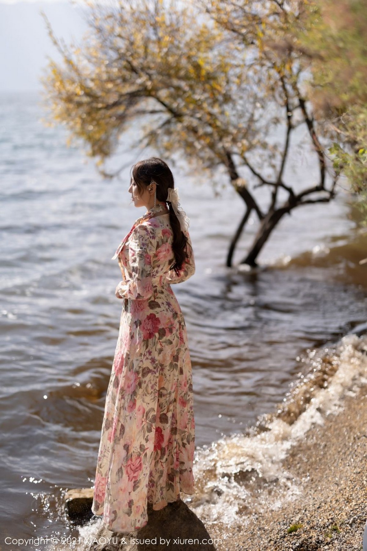 Jpxgyw.com_[XiaoYu画语界]Vol.682_女神王馨瑶yanni云南心愿旅拍脱花样长裙露精致内衣诱惑写真75P