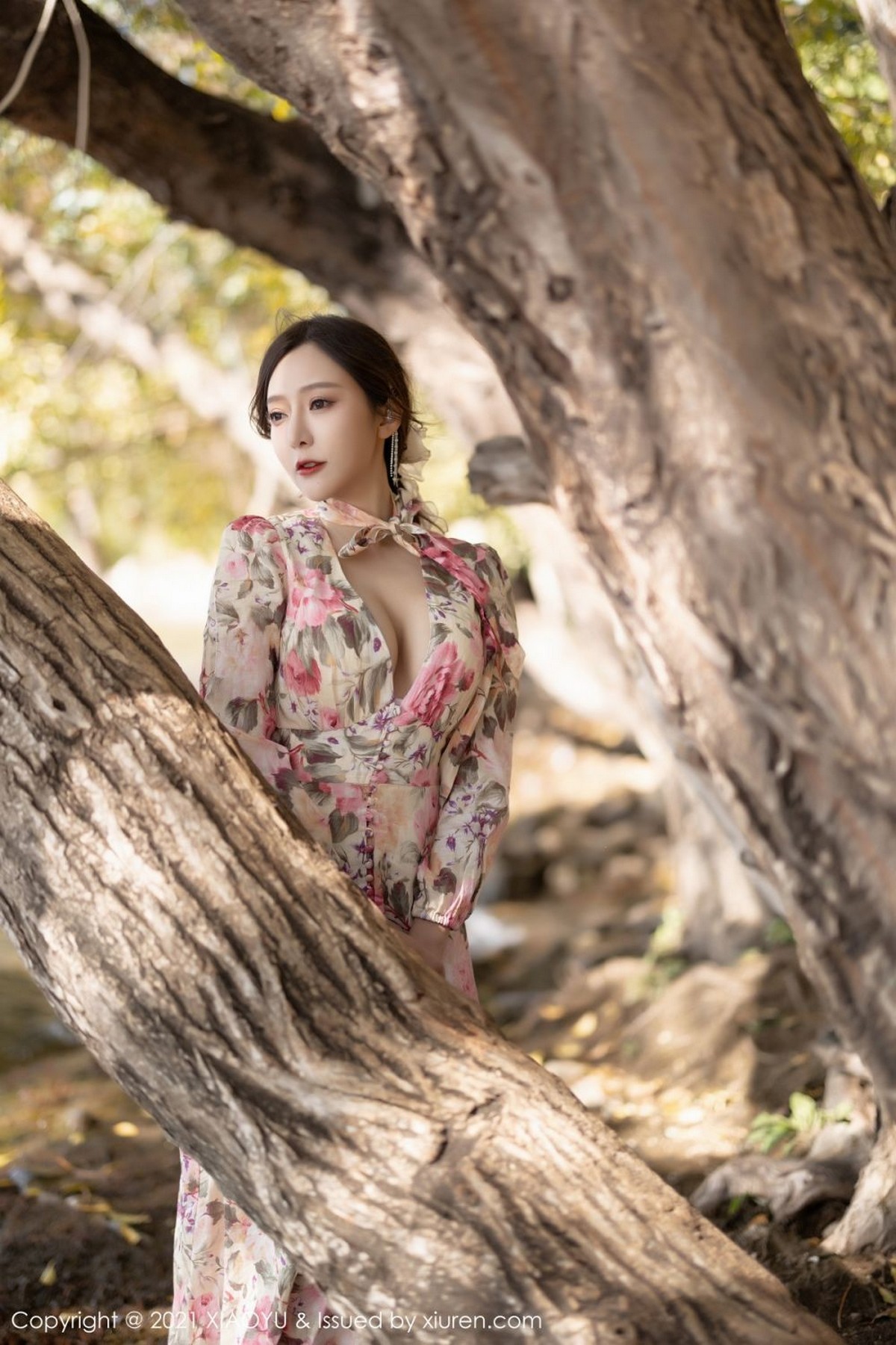 Jpxgyw.com_[XiaoYu画语界]Vol.682_女神王馨瑶yanni云南心愿旅拍脱花样长裙露精致内衣诱惑写真75P