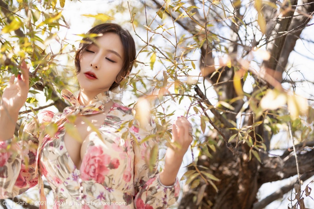 Jpxgyw.com_[XiaoYu画语界]Vol.682_女神王馨瑶yanni云南心愿旅拍脱花样长裙露精致内衣诱惑写真75P