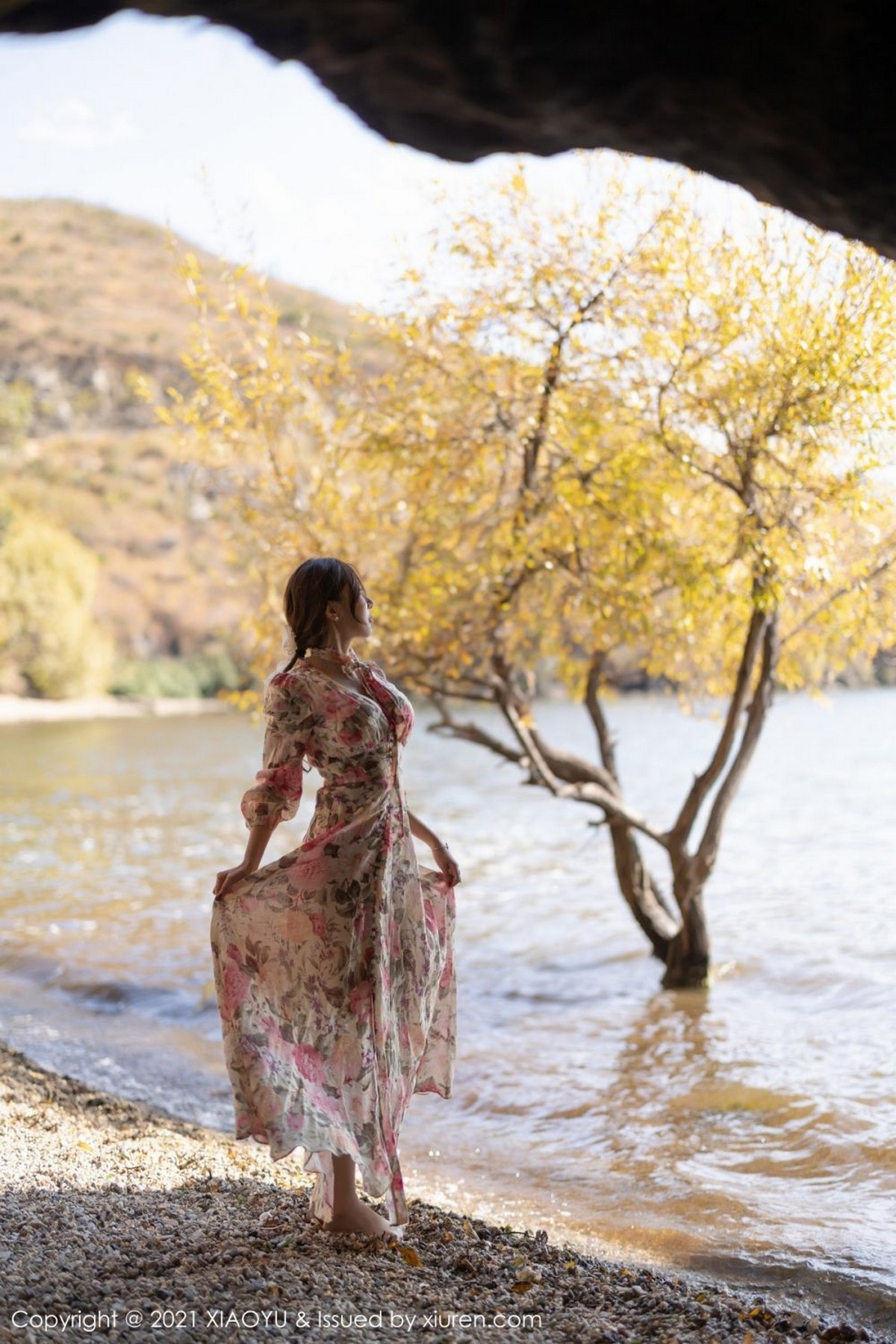 Jpxgyw.com_[XiaoYu画语界]Vol.682_女神王馨瑶yanni云南心愿旅拍脱花样长裙露精致内衣诱惑写真75P