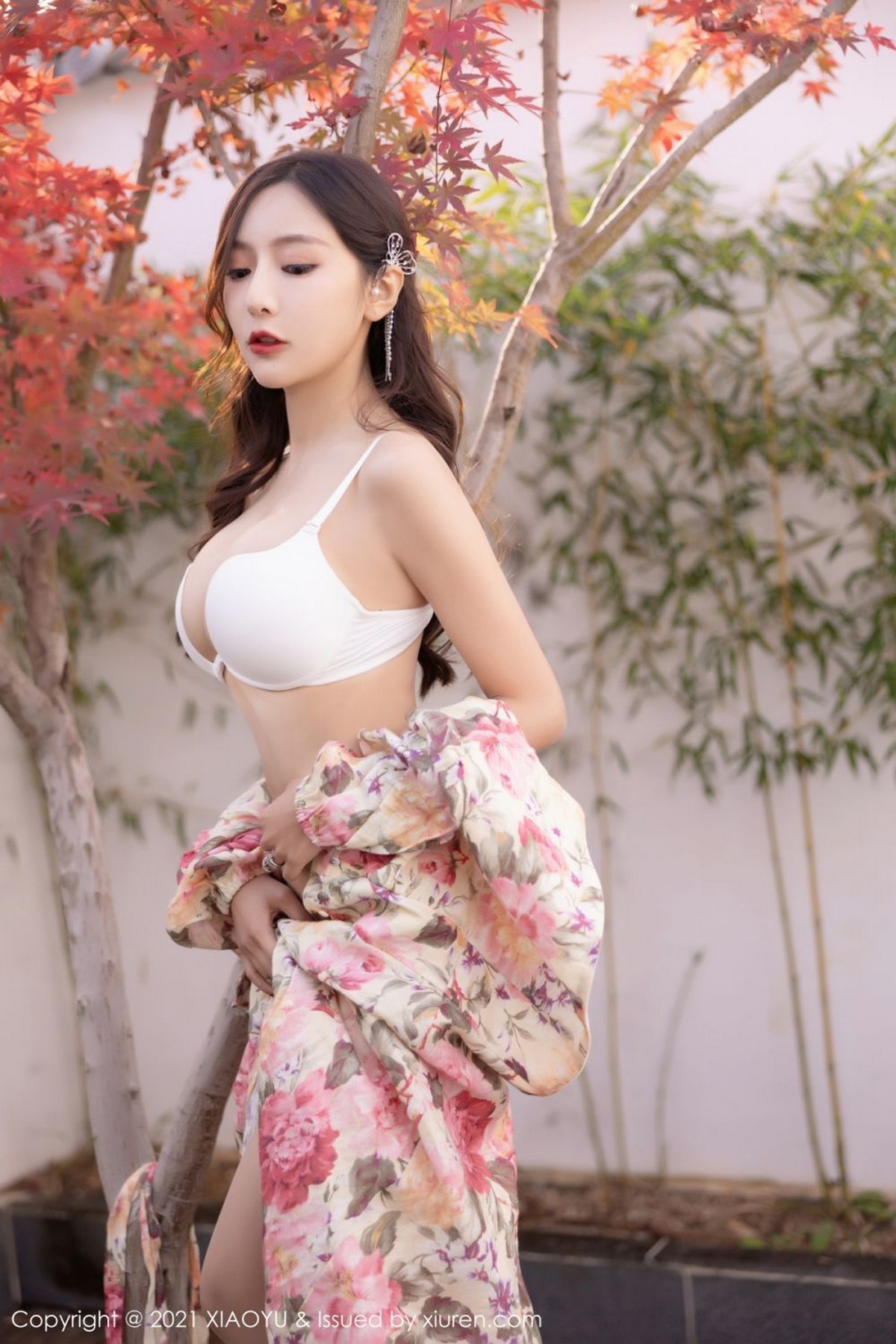 Jpxgyw.com_[XiaoYu画语界]Vol.682_女神王馨瑶yanni云南心愿旅拍脱花样长裙露精致内衣诱惑写真75P