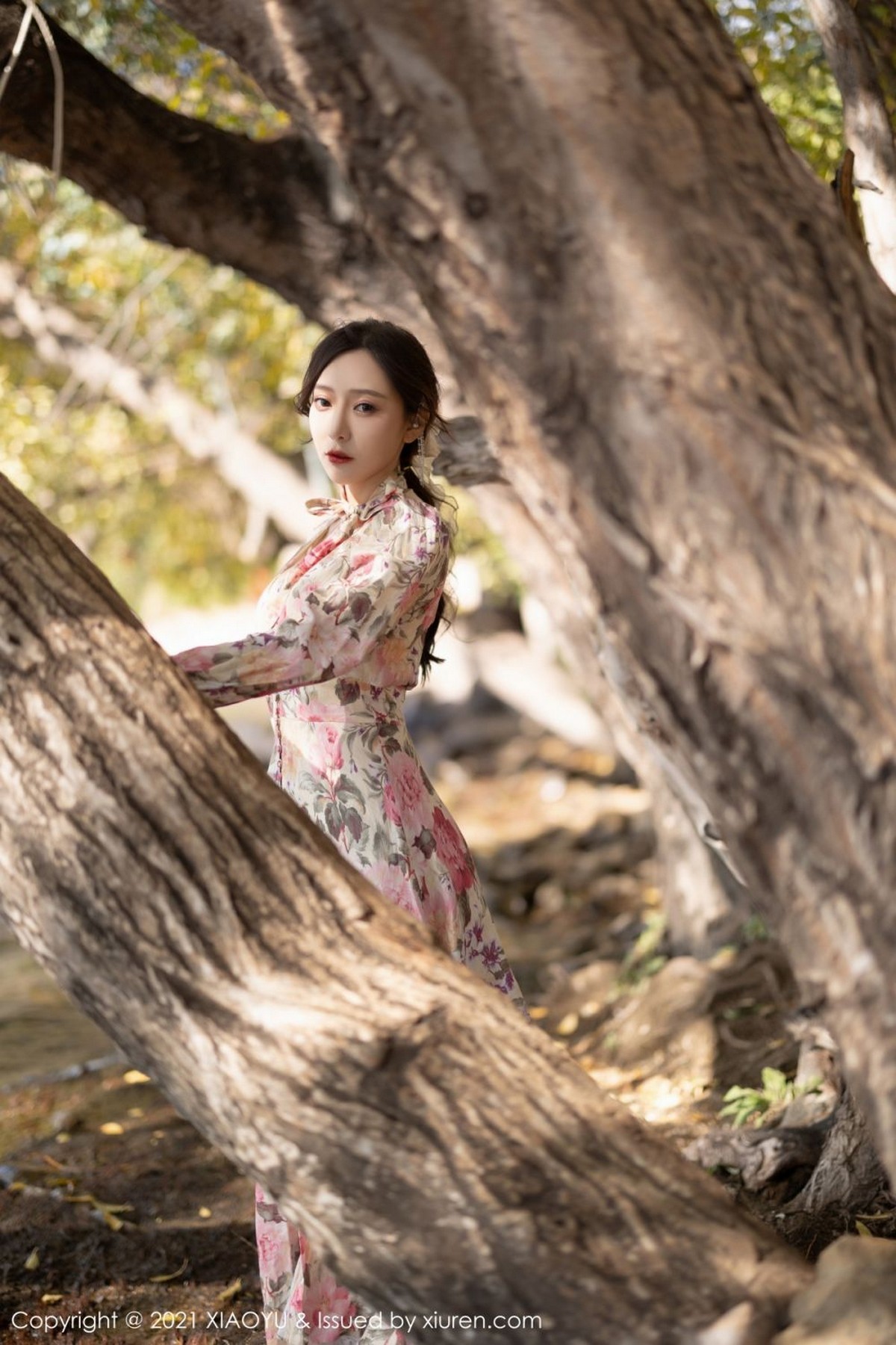 Jpxgyw.com_[XiaoYu画语界]Vol.682_女神王馨瑶yanni云南心愿旅拍脱花样长裙露精致内衣诱惑写真75P