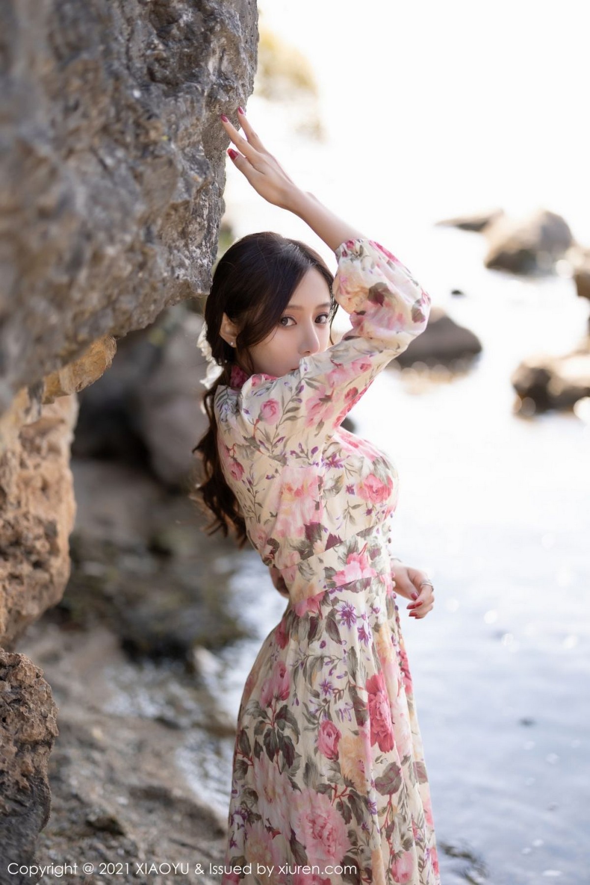 Jpxgyw.com_[XiaoYu画语界]Vol.682_女神王馨瑶yanni云南心愿旅拍脱花样长裙露精致内衣诱惑写真75P