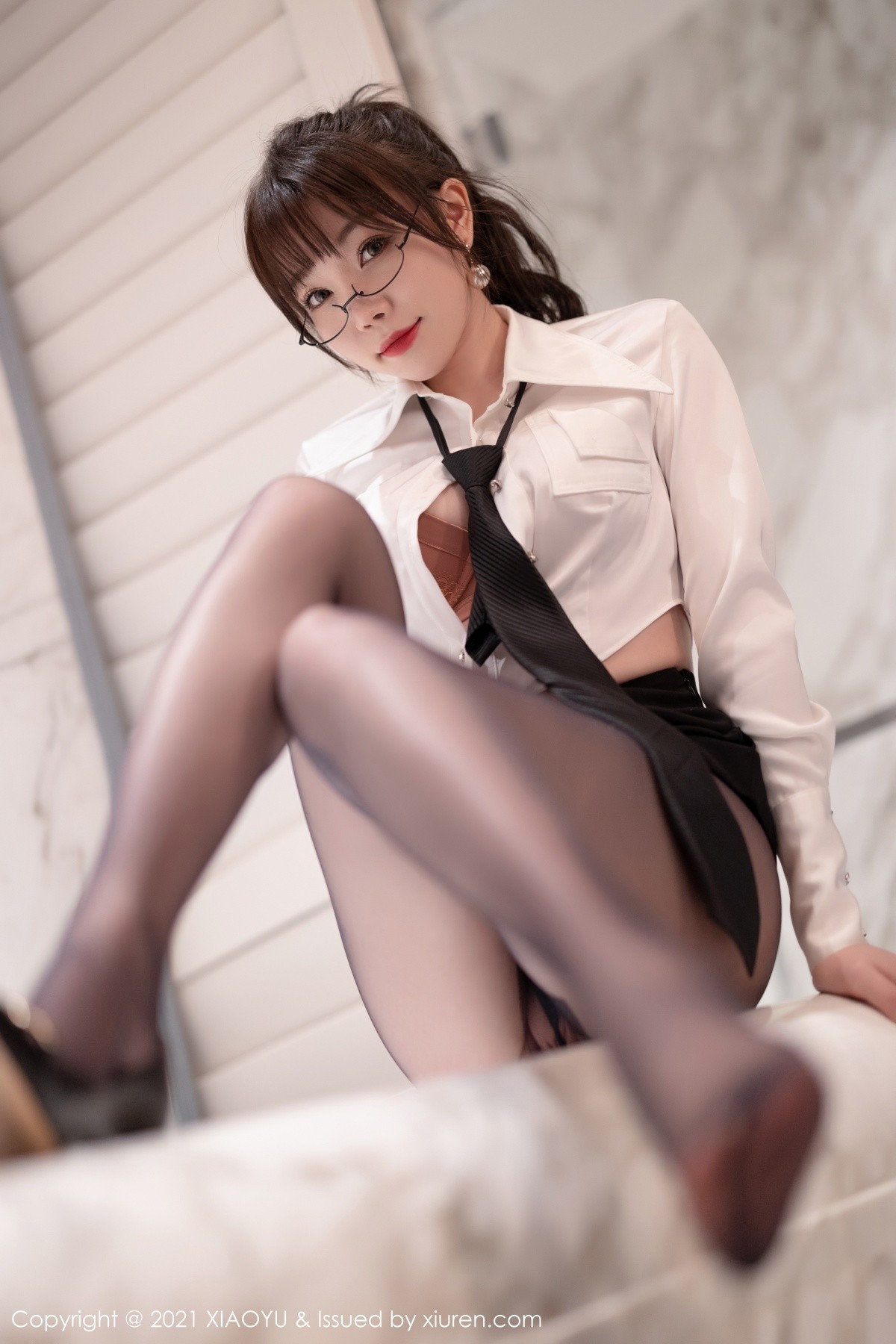 Jpxgyw.com_[XiaoYu画语界]Vol.684_女神芝芝Booty教师角色主题性感白T配超薄黑丝裤袜诱惑写真98P
