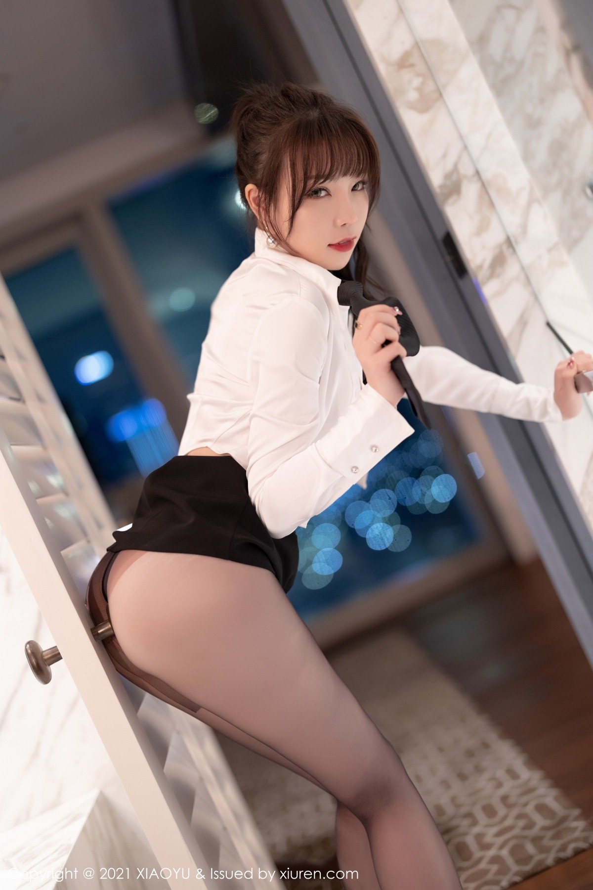 Jpxgyw.com_[XiaoYu画语界]Vol.684_女神芝芝Booty教师角色主题性感白T配超薄黑丝裤袜诱惑写真98P