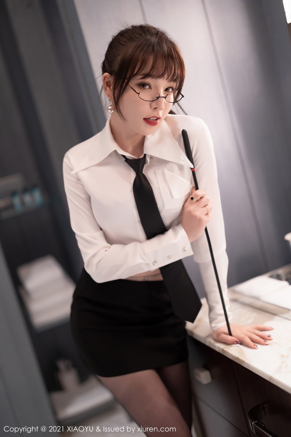 Jpxgyw.com_[XiaoYu画语界]Vol.684_女神芝芝Booty教师角色主题性感白T配超薄黑丝裤袜诱惑写真98P