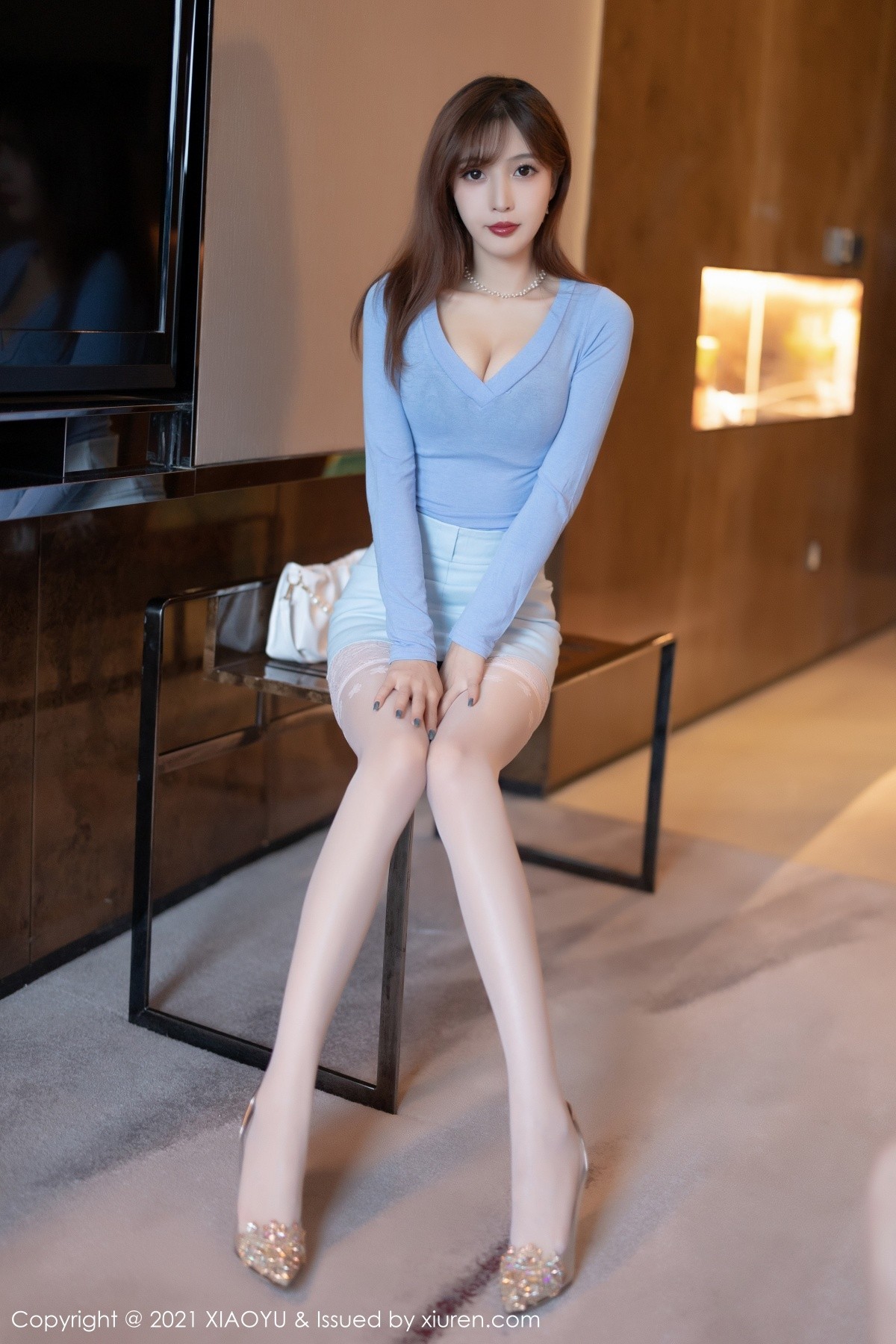 Jpxgyw.com_[XiaoYu画语界]Vol.686_模特林星阑淡蓝色紧身上衣半脱露性感内衣配蕾丝袜诱惑写真91P
