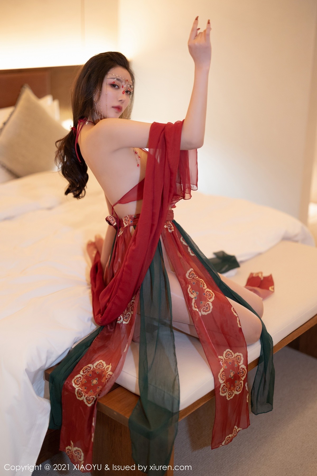 Jpxgyw.com_[XiaoYu画语界]Vol.688_女神杨晨晨sugar丽江心愿旅拍私房红色古装肚兜撩人诱惑写真83P