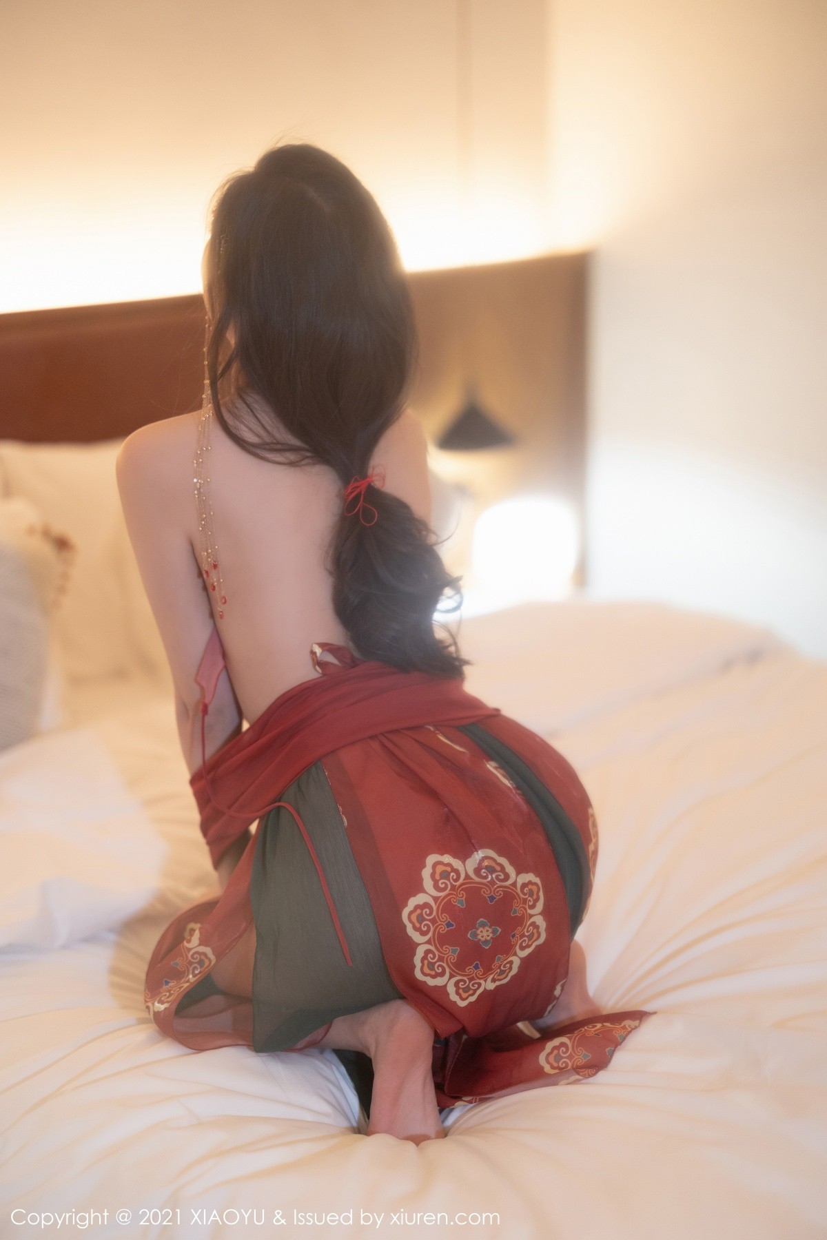 Jpxgyw.com_[XiaoYu画语界]Vol.688_女神杨晨晨sugar丽江心愿旅拍私房红色古装肚兜撩人诱惑写真83P
