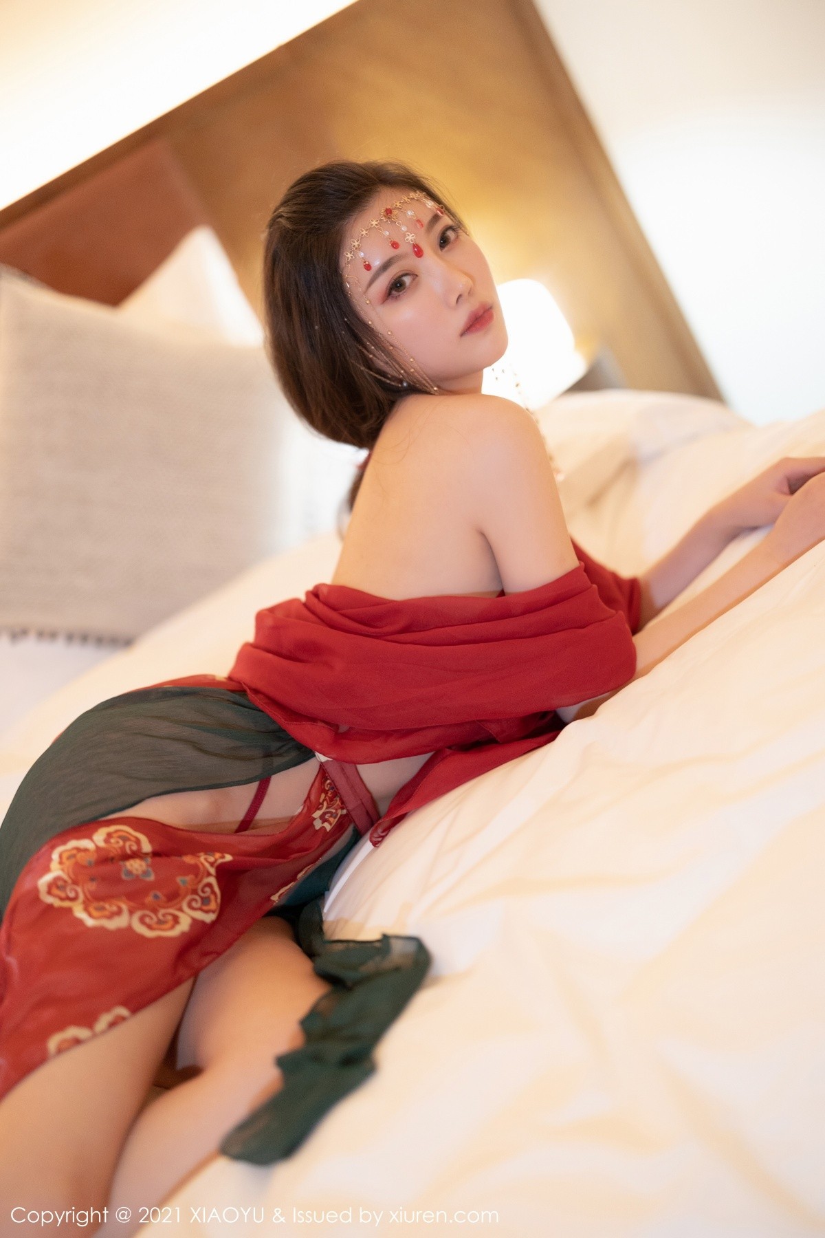 Jpxgyw.com_[XiaoYu画语界]Vol.688_女神杨晨晨sugar丽江心愿旅拍私房红色古装肚兜撩人诱惑写真83P