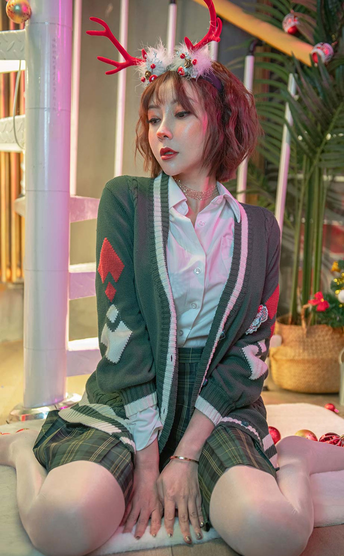 Jpxgyw.com_[Ugirls爱尤物]No.2243_模特果儿Victoria假日狂欢主题私房圣诞情趣服饰火辣诱惑写真35P
