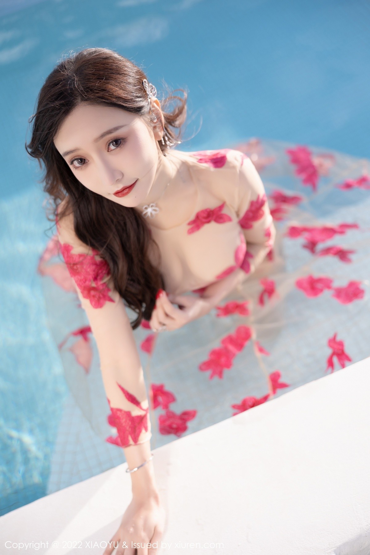 Jpxgyw.com_[XiaoYu画语界]Vol.691_女神王馨瑶yanni云南洱海心愿旅拍泳池薄纱吊裙湿身诱惑写真70P