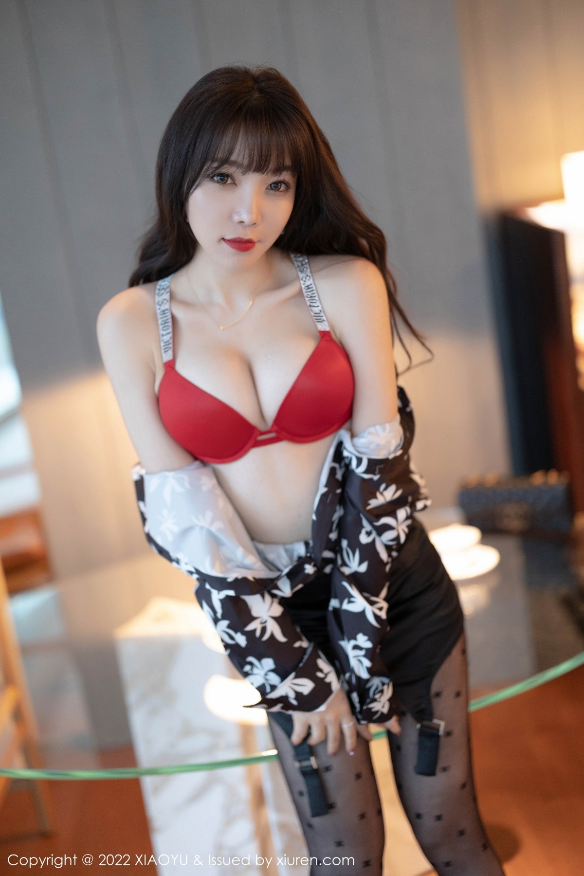 Jpxgyw.com_[XiaoYu画语界]Vol.693_女神芝芝Booty花纹衬衣配黑短裙半脱露黑丝裤袜秀翘臀诱惑写真86P