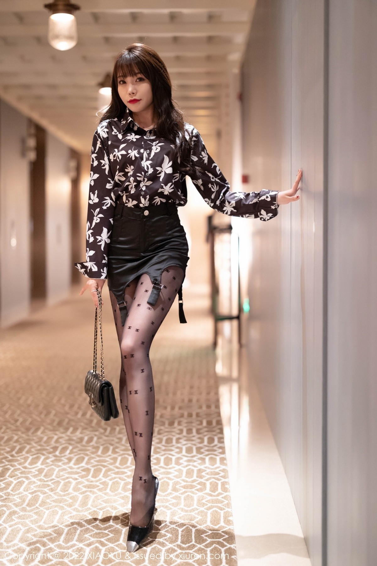 Jpxgyw.com_[XiaoYu画语界]Vol.693_女神芝芝Booty花纹衬衣配黑短裙半脱露黑丝裤袜秀翘臀诱惑写真86P