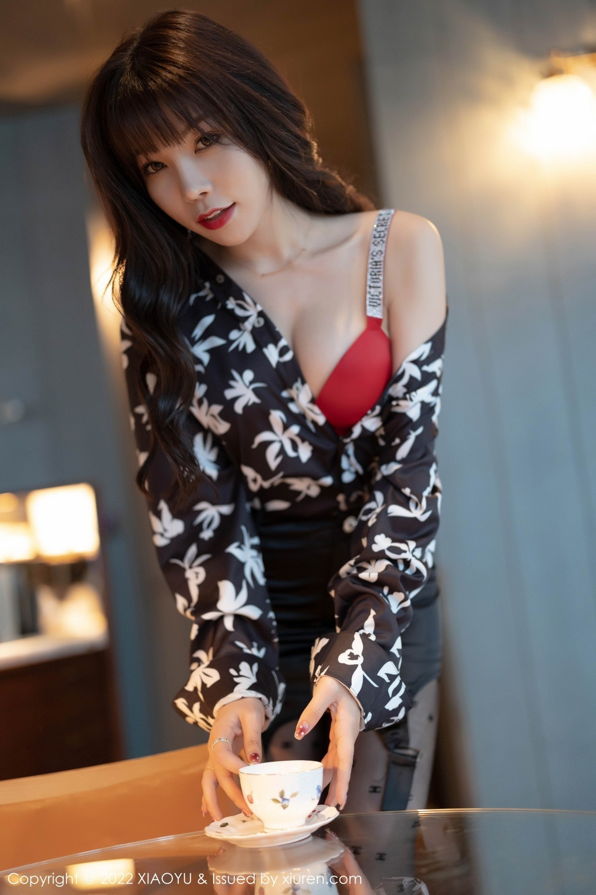 Jpxgyw.com_[XiaoYu画语界]Vol.693_女神芝芝Booty花纹衬衣配黑短裙半脱露黑丝裤袜秀翘臀诱惑写真86P