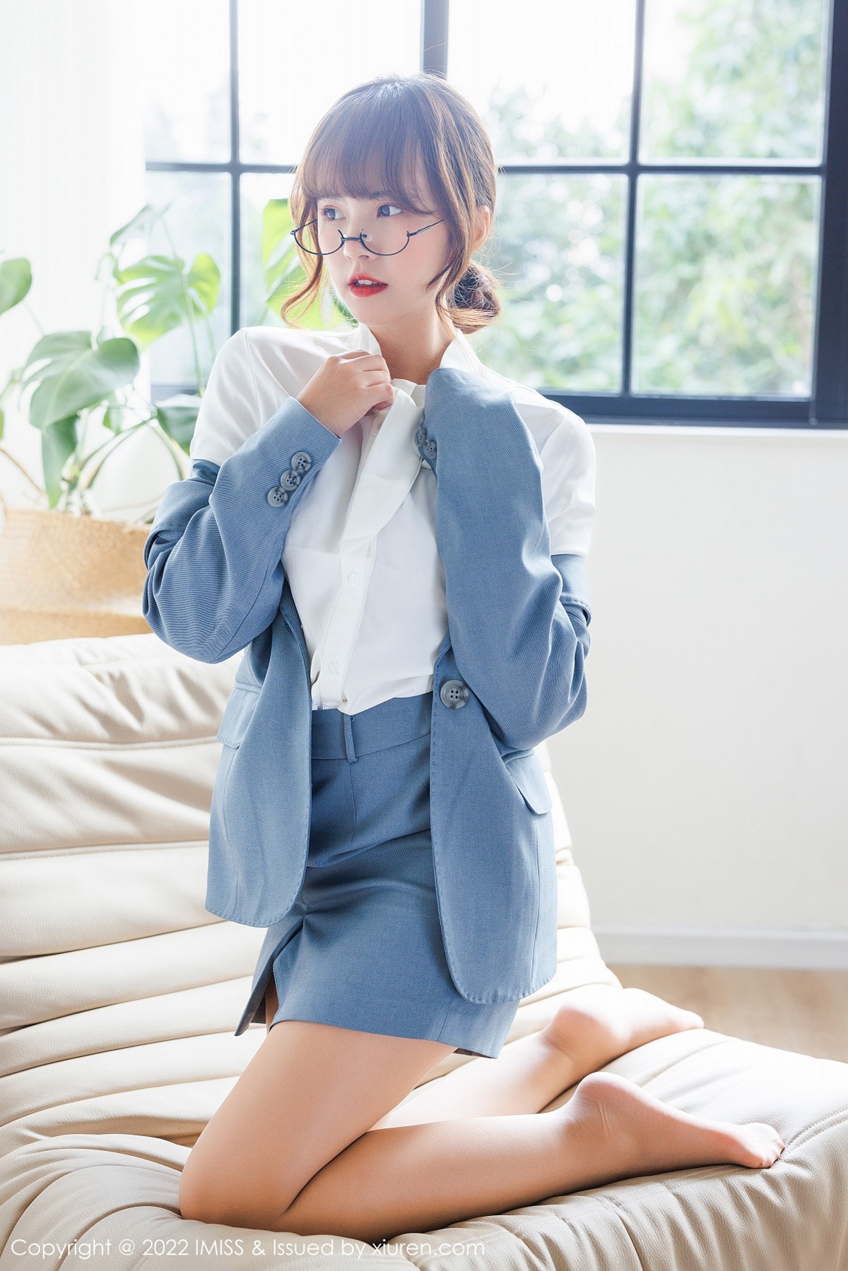 xgyw.top_[IMISS爱蜜社]Vol.658_模特张思允私房半脱露红色蕾丝内衣配肉丝裤袜极致魅惑写真63P