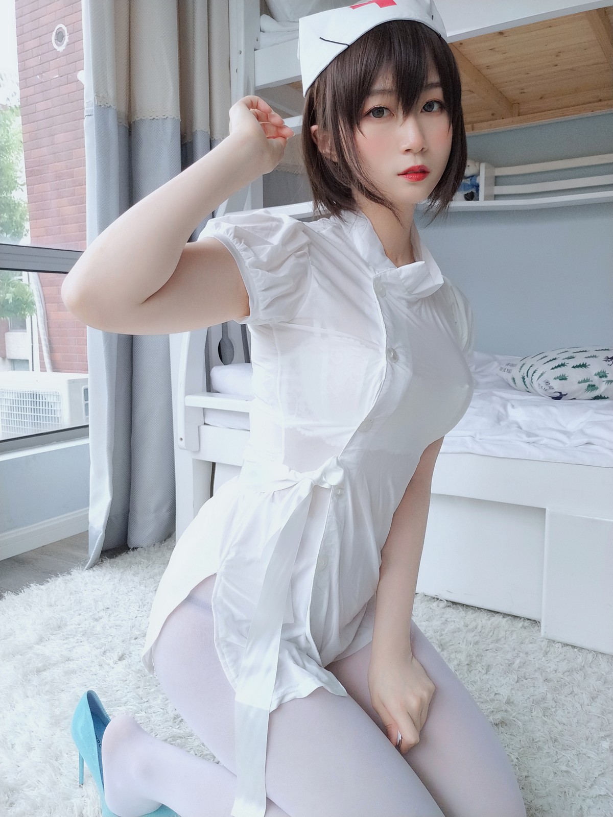 xgyw.top_Coser小姐姐白银81白丝主题私房性感护士装配超薄白丝裤袜秀翘臀撩人诱惑写真51P