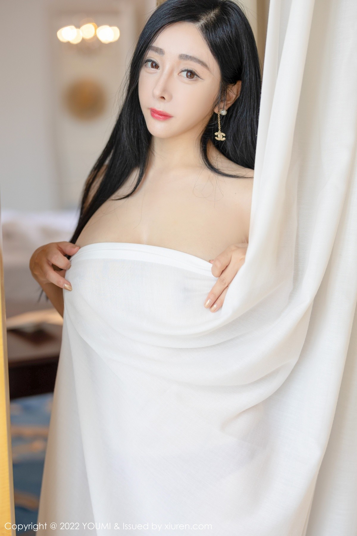 xgyw.top_[YouMi尤蜜荟]Vol.746_模特允爾脱白色低胸服饰露性感红色内衣秀丰满身材诱惑写真68P