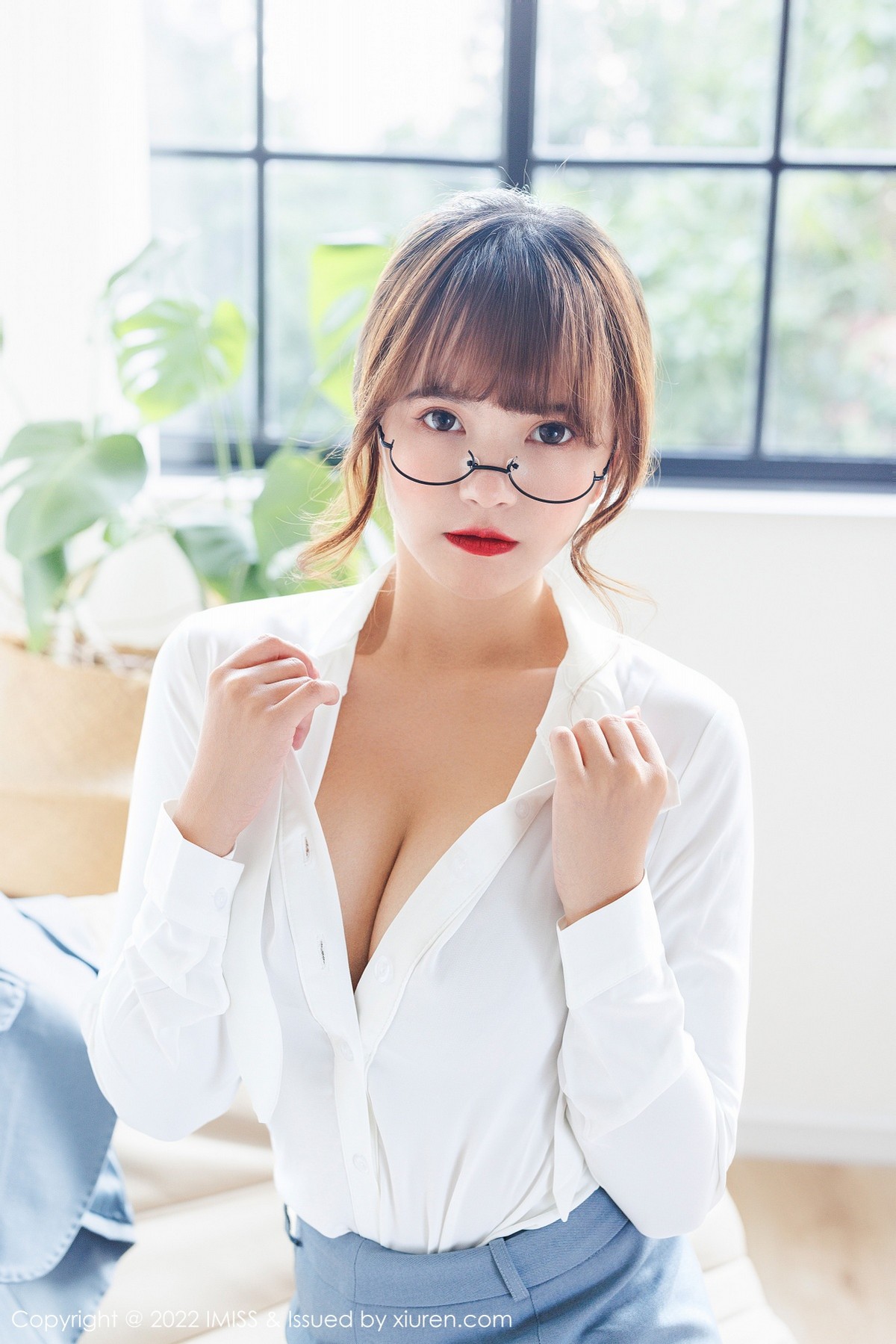 xgyw.top_[IMISS爱蜜社]Vol.658_模特张思允私房半脱露红色蕾丝内衣配肉丝裤袜极致魅惑写真63P