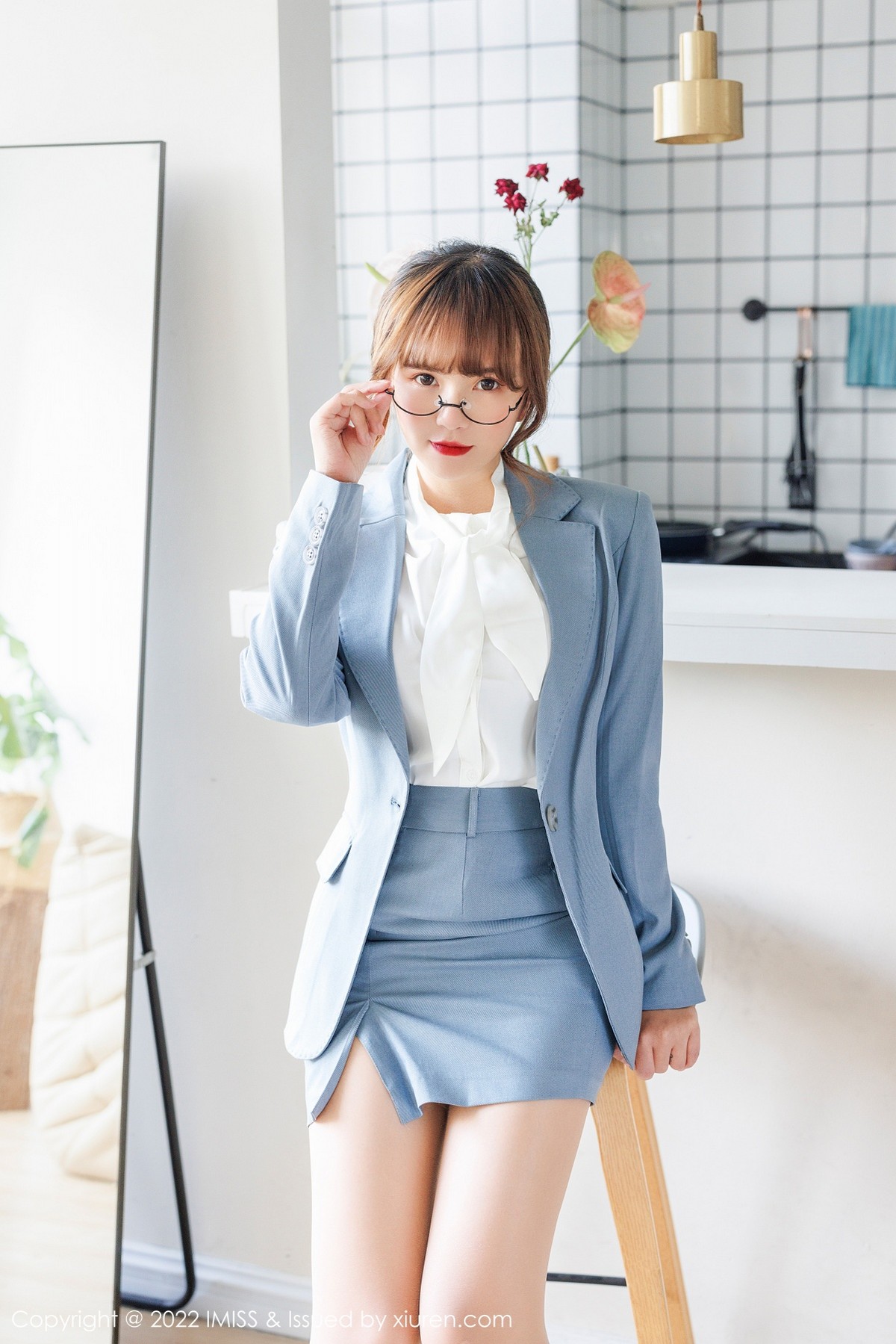 xgyw.top_[IMISS爱蜜社]Vol.658_模特张思允私房半脱露红色蕾丝内衣配肉丝裤袜极致魅惑写真63P
