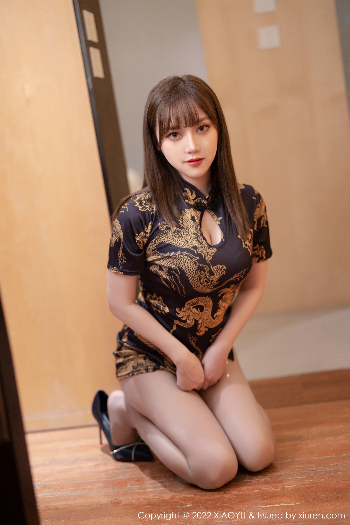 xgyw.top_[XiaoYu画语界]Vol.707_模特豆瓣酱性感深色旗袍配原色丝袜秀丰满身材撩人诱惑写真60P