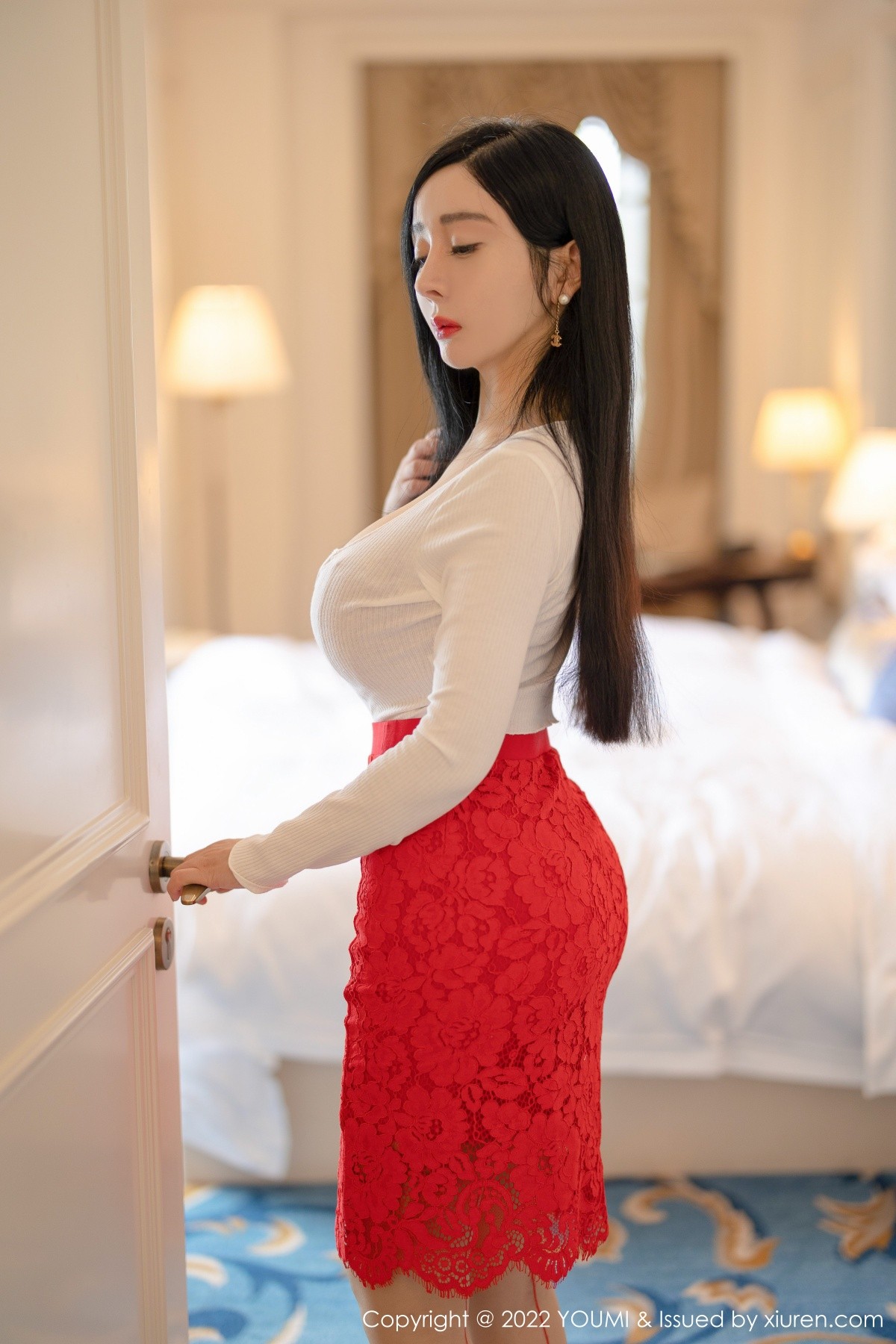xgyw.top_[YouMi尤蜜荟]Vol.746_模特允爾脱白色低胸服饰露性感红色内衣秀丰满身材诱惑写真68P