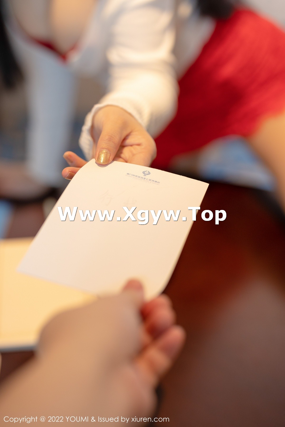 xgyw.top_[YouMi尤蜜荟]Vol.746_模特允爾脱白色低胸服饰露性感红色内衣秀丰满身材诱惑写真68P