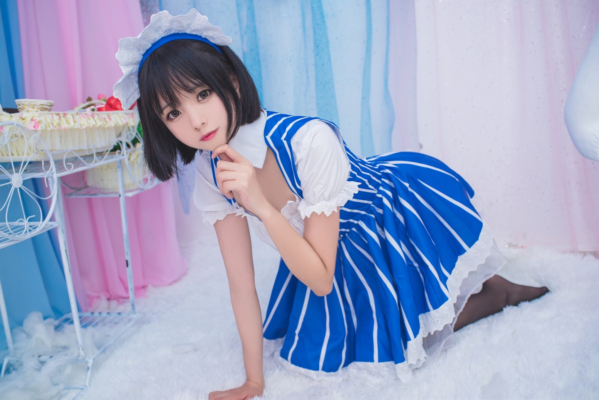xgyw.top_网红Coser白金Saki三个女仆合集主题性感姐妹花女仆装配黑丝秀美腿诱惑写真21P