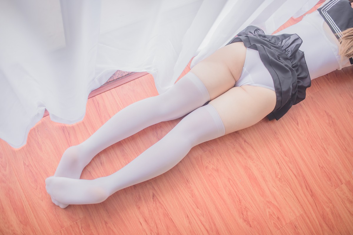 xgyw.top_网红Coser白金Saki制服黑丝系列性感学生制服 浴室死库水秀完美身材诱惑写真62P