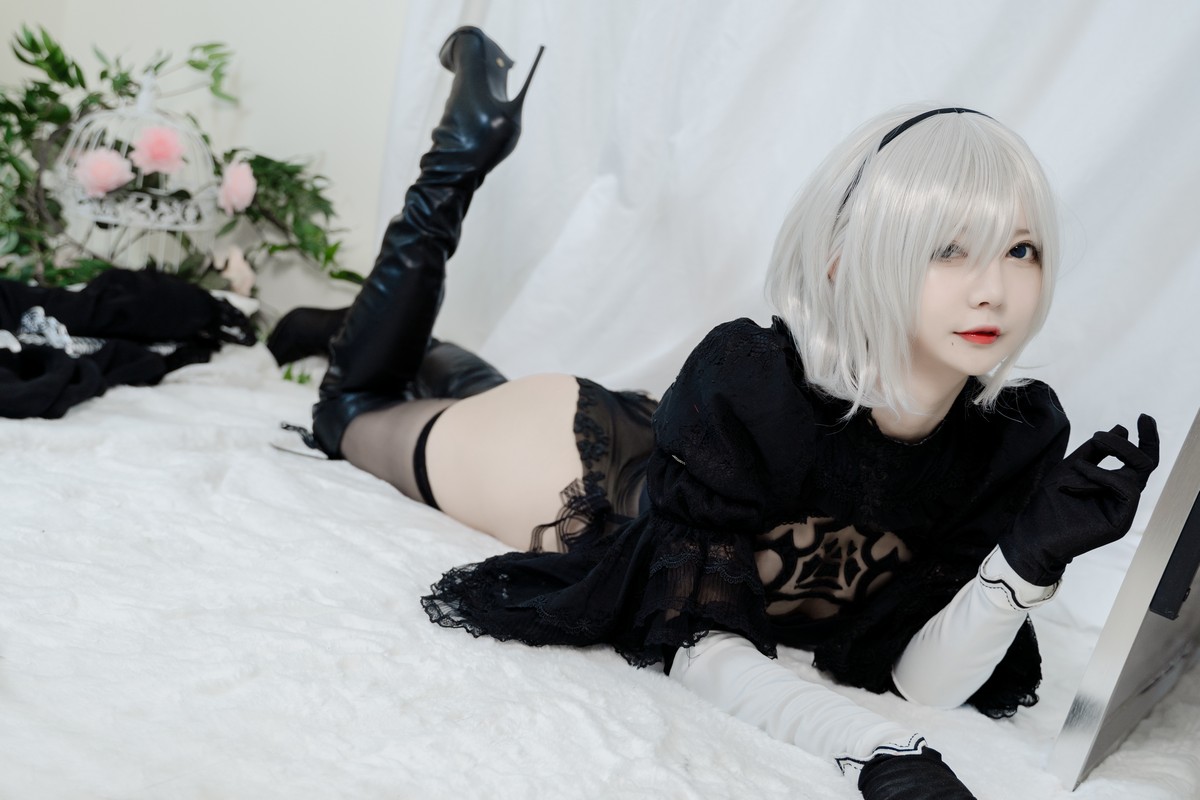 xgyw.top_网络美女51酱2B黑婚纱主题性感婚纱配黑色情趣内衣蕾丝袜秀翘臀美腿诱惑写真53P