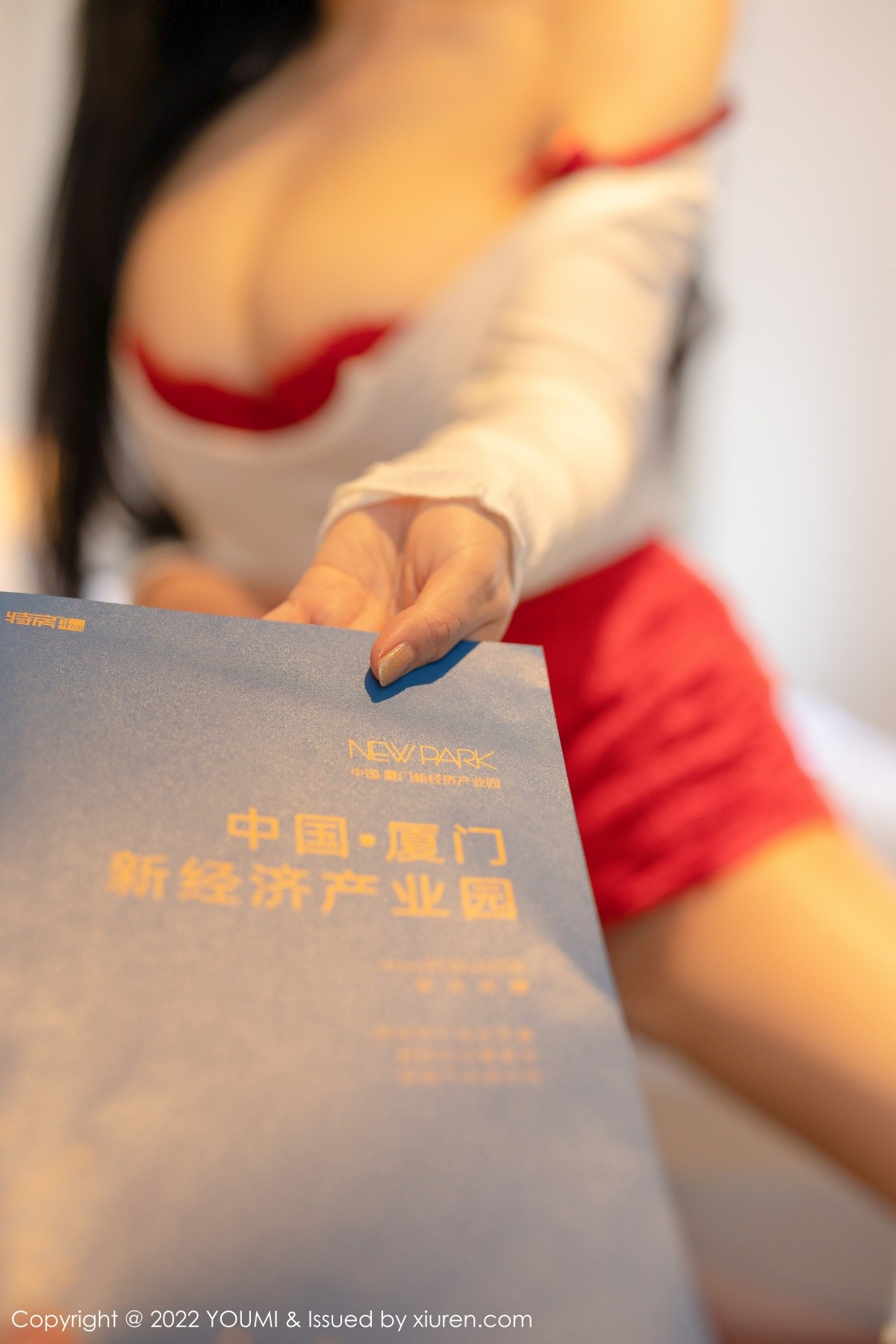 xgyw.top_[YouMi尤蜜荟]Vol.746_模特允爾脱白色低胸服饰露性感红色内衣秀丰满身材诱惑写真68P