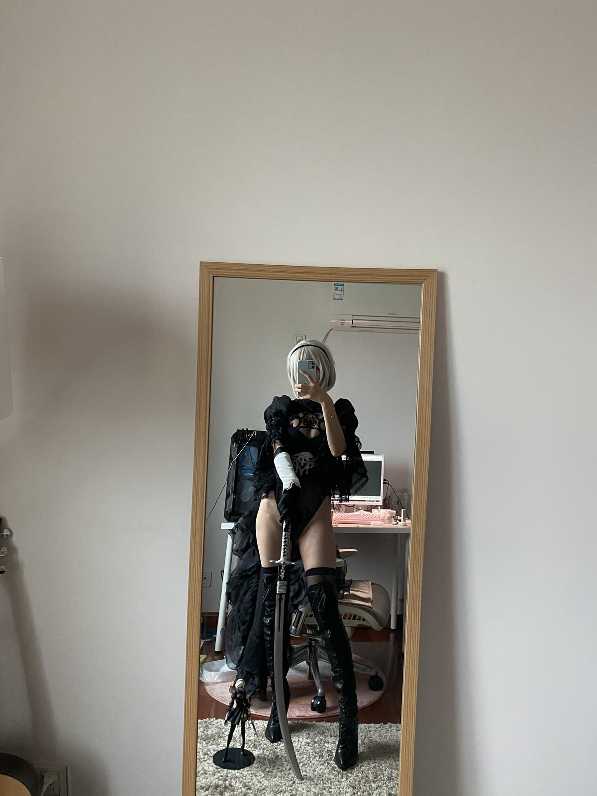 xgyw.top_网络美女51酱2B黑婚纱主题性感婚纱配黑色情趣内衣蕾丝袜秀翘臀美腿诱惑写真53P