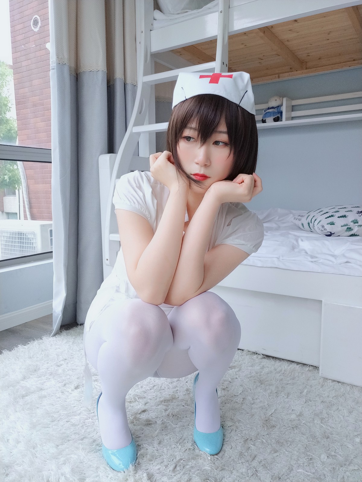 xgyw.top_Coser小姐姐白银81白丝主题私房性感护士装配超薄白丝裤袜秀翘臀撩人诱惑写真51P