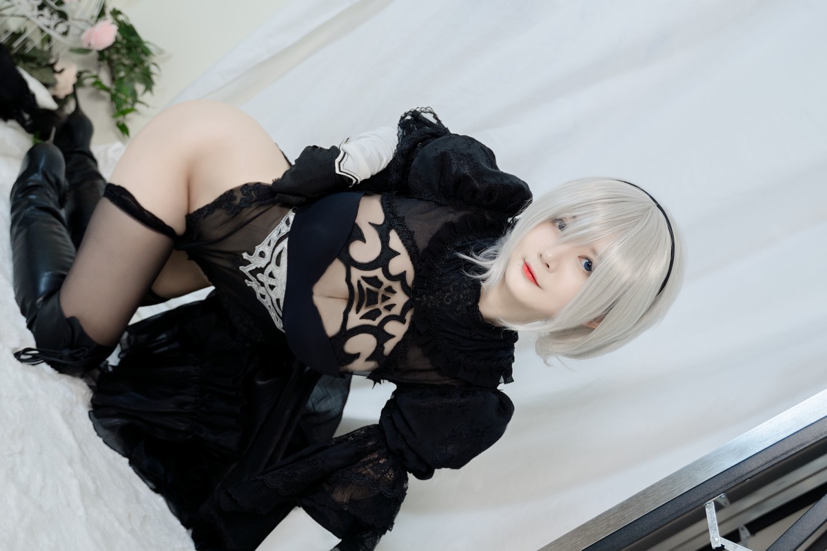 xgyw.top_网络美女51酱2B黑婚纱主题性感婚纱配黑色情趣内衣蕾丝袜秀翘臀美腿诱惑写真53P