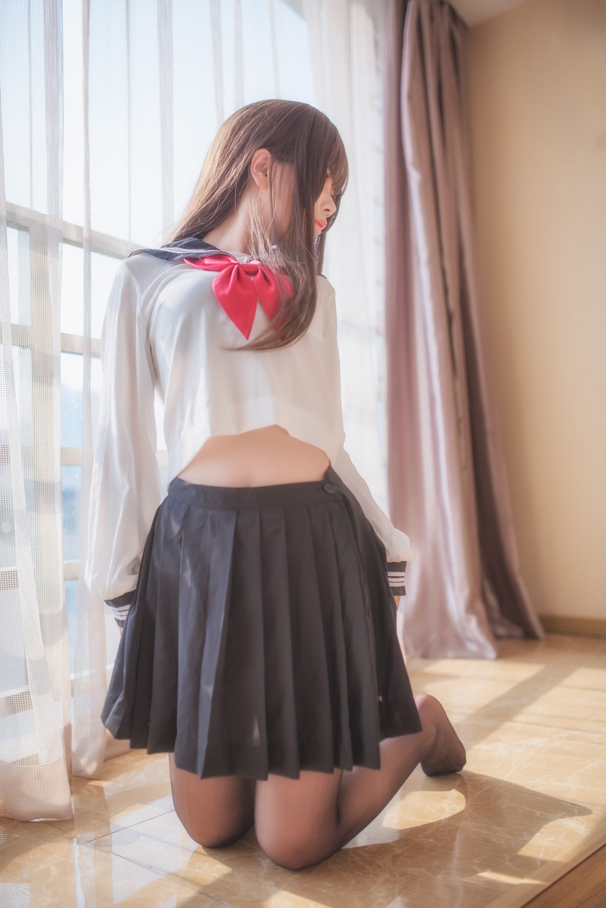 xgyw.top_网红Coser白金Saki黑丝水手服主题私房性感水手服配超薄黑丝裤袜完美诱惑写真36P