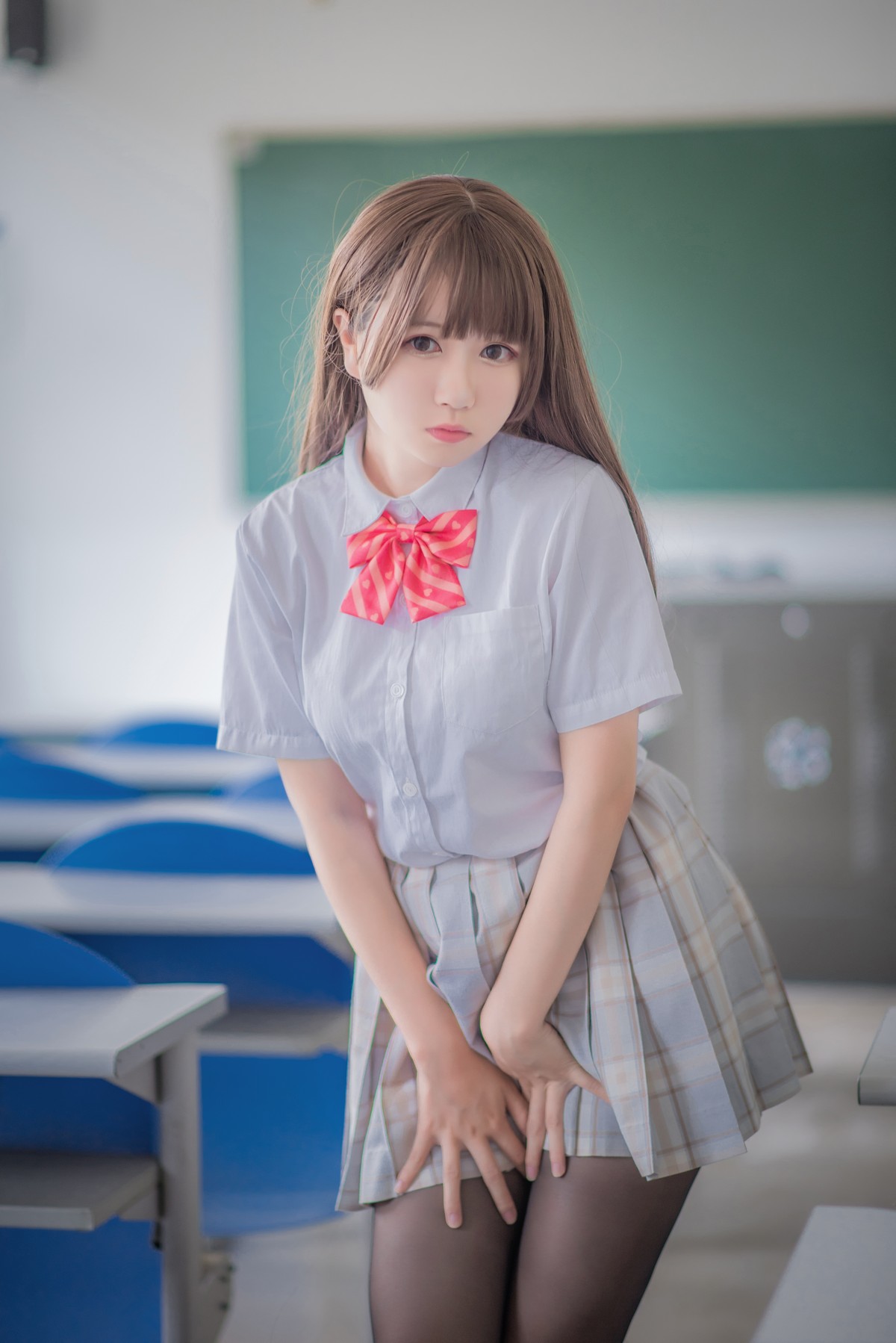 xgyw.top_网红Coser白金Saki制服黑丝系列性感学生制服 浴室死库水秀完美身材诱惑写真62P