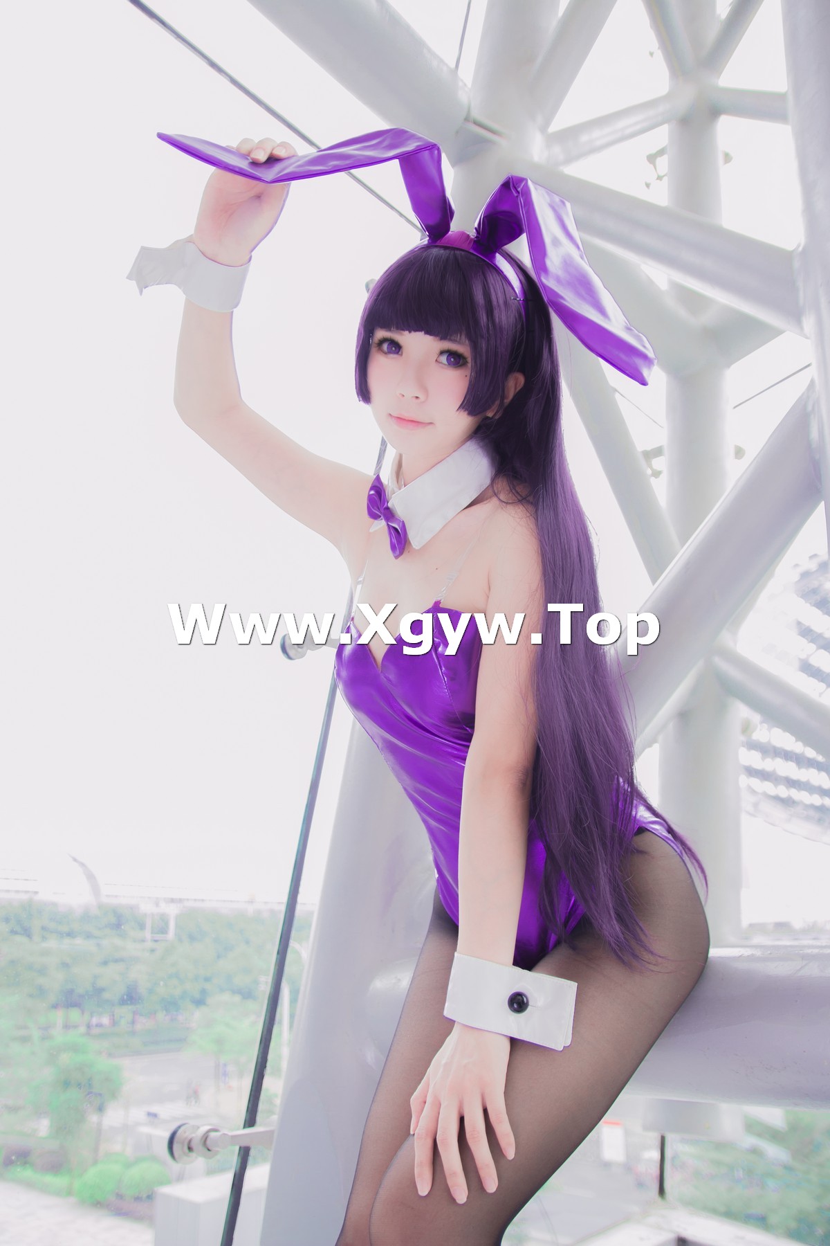 xgyw.top_网红Coser白金Saki五更琉璃系列户外连身裙配灰丝袜 性感旗袍黑丝裤袜诱惑写真54P