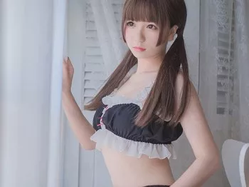 网红Coser白金Saki私人吊带袜主题性感黑色女佣内衣配黑色蕾丝吊袜骚扰写真25P