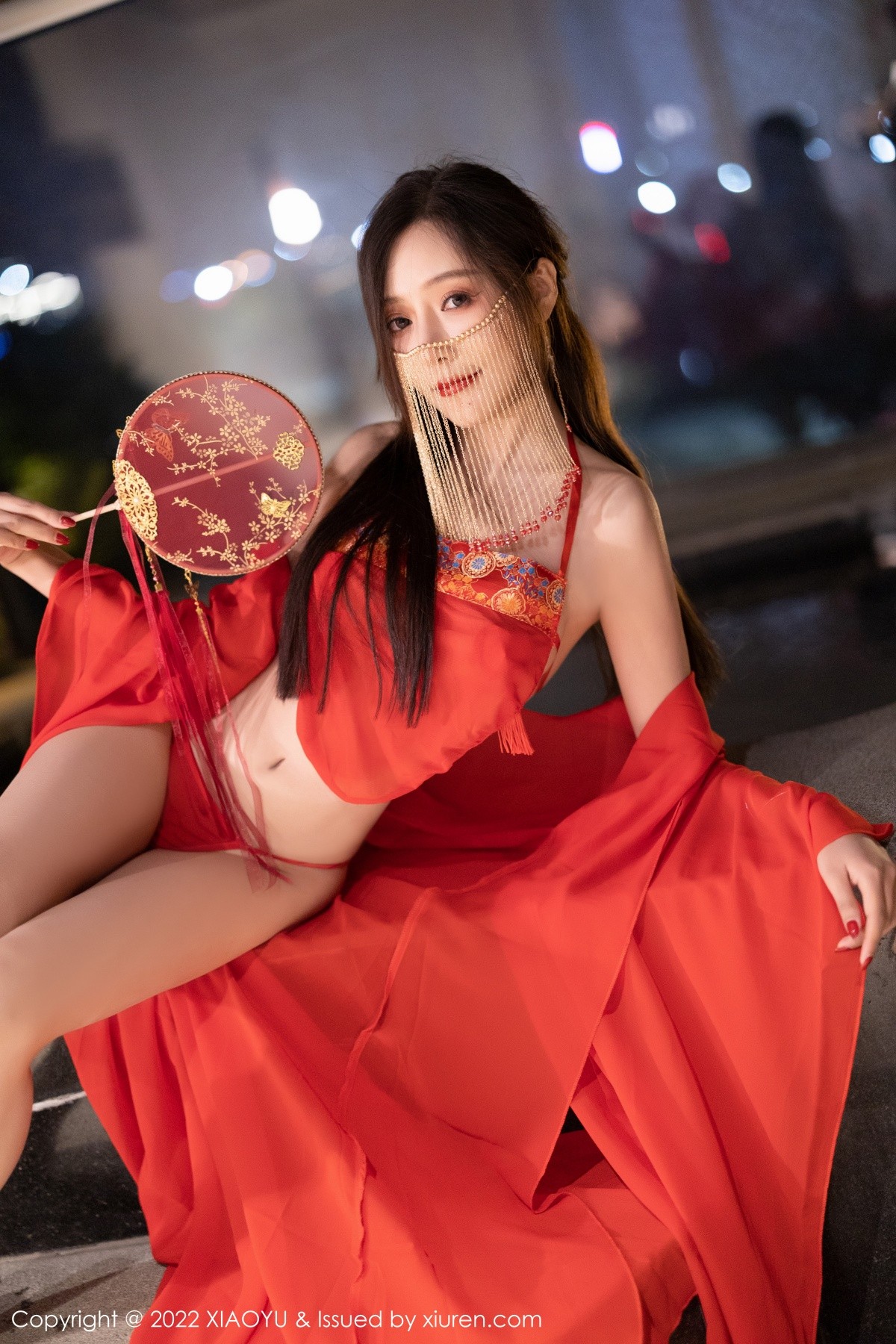 xgyw.top_[XiaoYu画语界]Vol.708_女神王馨瑶yanni户外红色古典长衫半脱露性感肚兜极致诱惑写真60P