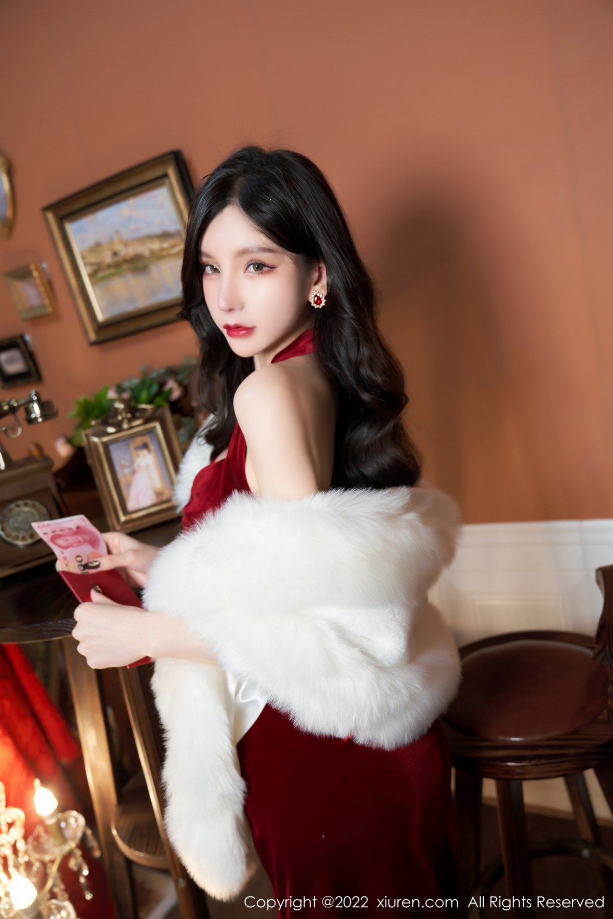 xgyw.top_XiuRen第4545期_女神周于希Sally三亚旅拍新年主题脱红色礼裙露无内黑丝诱惑写真83P