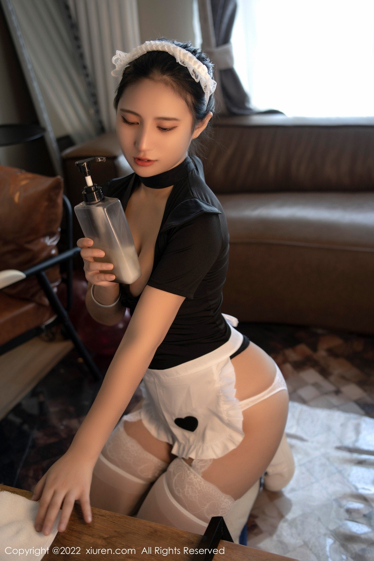 xgyw.top_XiuRen第4554期_模特久久Aimee私房性感女仆装配白色蕾丝吊袜完美诱惑写真56P