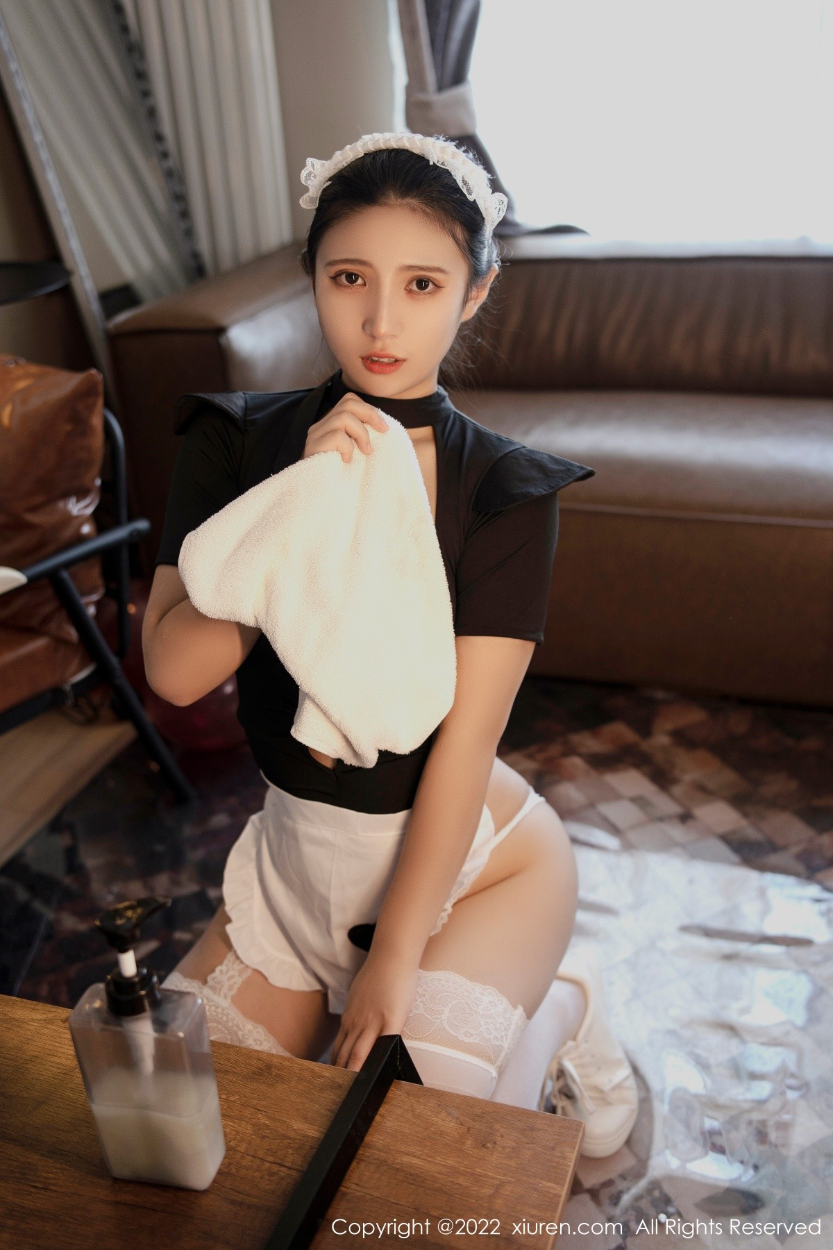 xgyw.top_XiuRen第4554期_模特久久Aimee私房性感女仆装配白色蕾丝吊袜完美诱惑写真56P