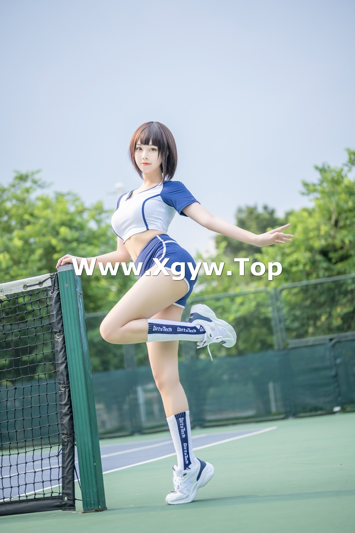 xgyw.top_萌系小姐姐蜜汁猫裘体操服主题性感紧身运动装配白丝袜秀丰满身材迷人诱惑写真50P