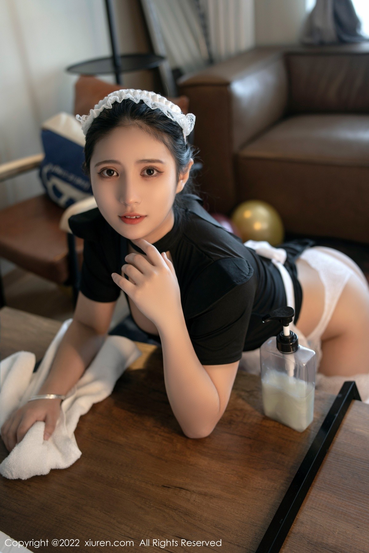 xgyw.top_XiuRen第4554期_模特久久Aimee私房性感女仆装配白色蕾丝吊袜完美诱惑写真56P