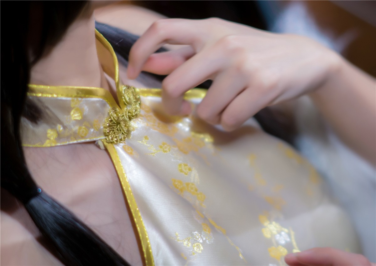 xgyw.top_Coser小姐姐青青子日常合集(三)主题私房性感低胸裙 白色旗袍等八套服饰性感写真115P