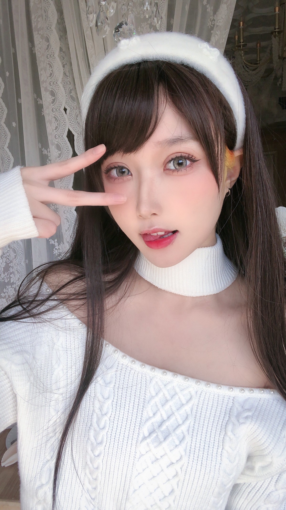 xgyw.top_动漫博主阿包也是兔娘纯欲女友主题私房性感牛仔短裤配肉丝吊袜秀翘臀诱惑写真34P