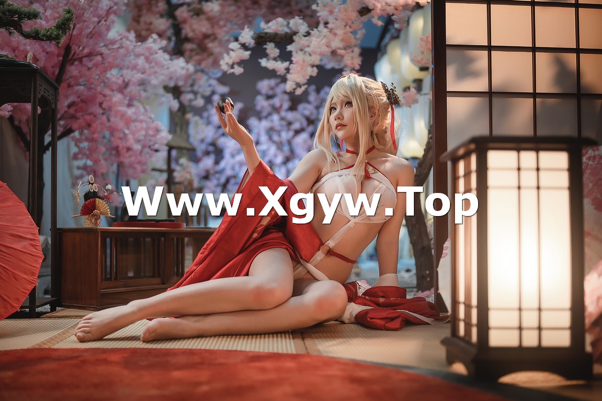 xgyw.top_网络美女是一只熊仔碧蓝航线主题脱外衣露性感情趣薄纱秀惹火身材诱惑写真30P
