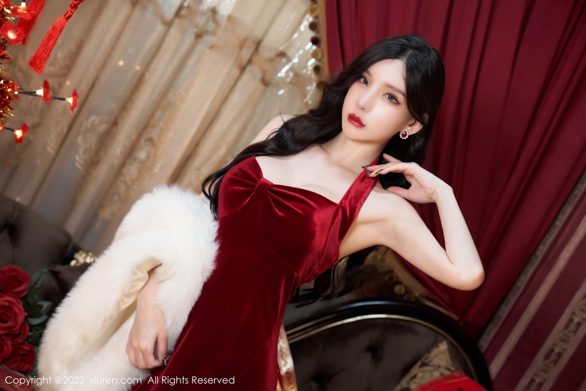 xgyw.top_XiuRen第4545期_女神周于希Sally三亚旅拍新年主题脱红色礼裙露无内黑丝诱惑写真83P