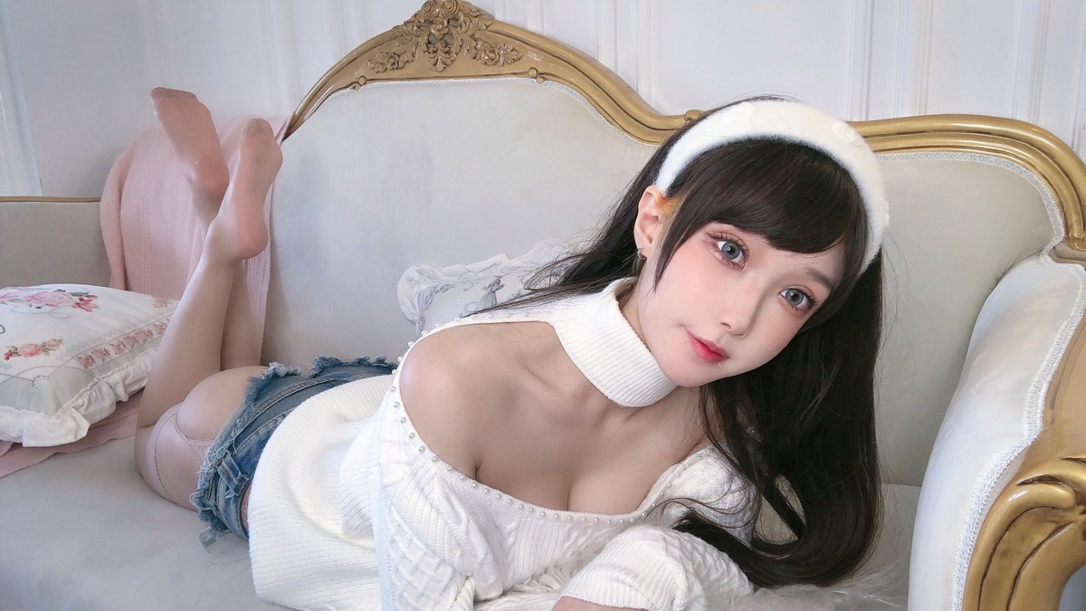 xgyw.top_动漫博主阿包也是兔娘纯欲女友主题私房性感牛仔短裤配肉丝吊袜秀翘臀诱惑写真34P